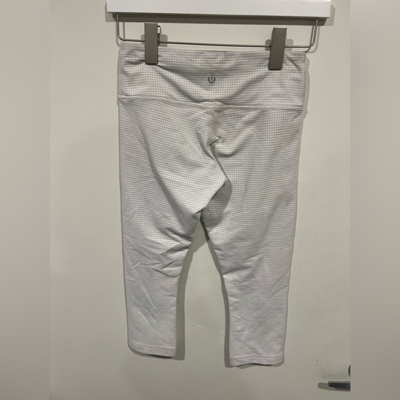 Lululemon 3/4 leggings, size 4, beige - Picture 6 of 9